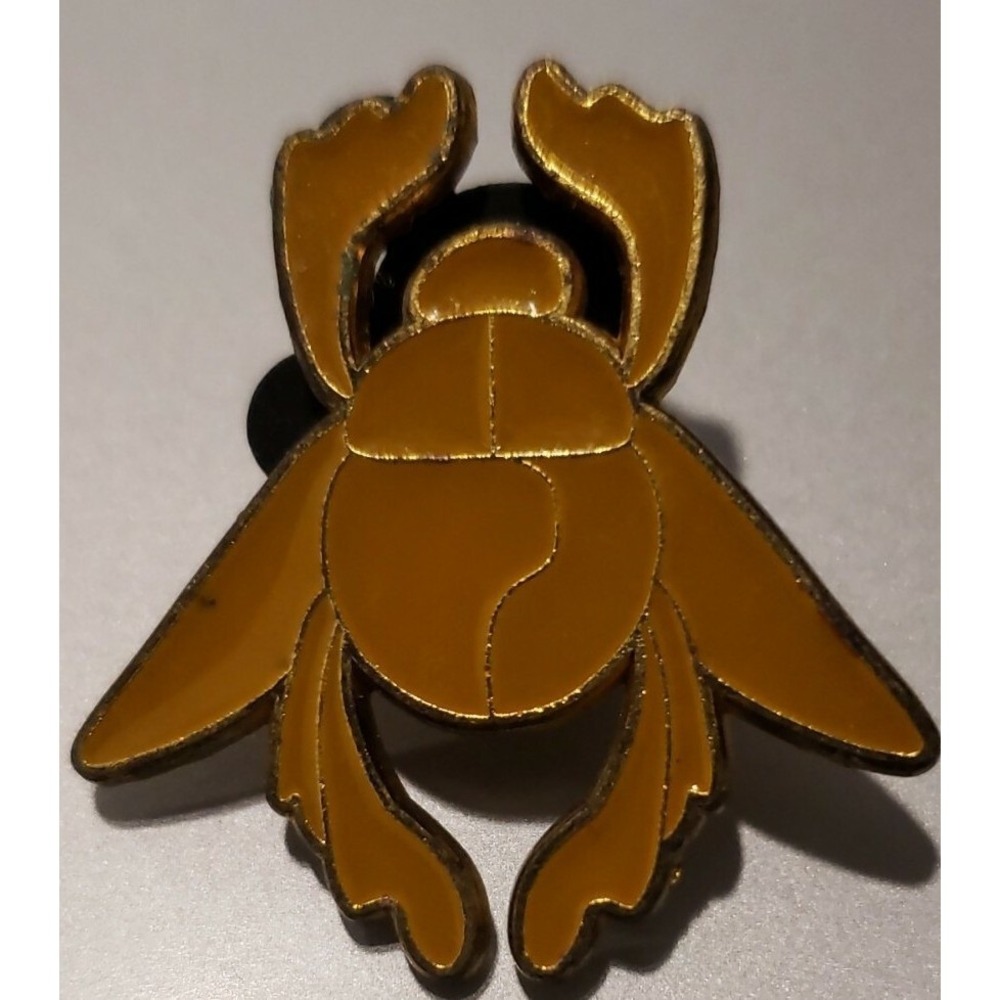 Disney Parks Aladdin Golden Scarab Beetle Enamel Trading Pin 2017 Cave Wonders